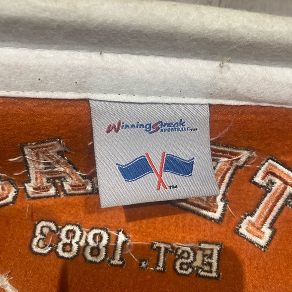 Texas Longhorns NCAA Winning Streak Embroidered Heritage Banner - Picture 4 of 5